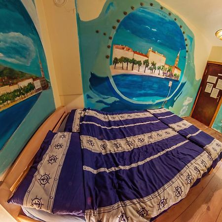 Hostel Mali Mrak Загреб Екстериор снимка