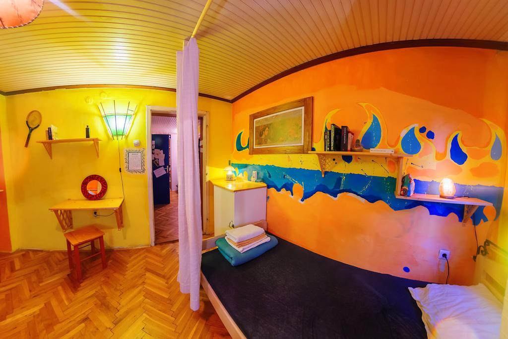 Hostel Mali Mrak Загреб Екстериор снимка