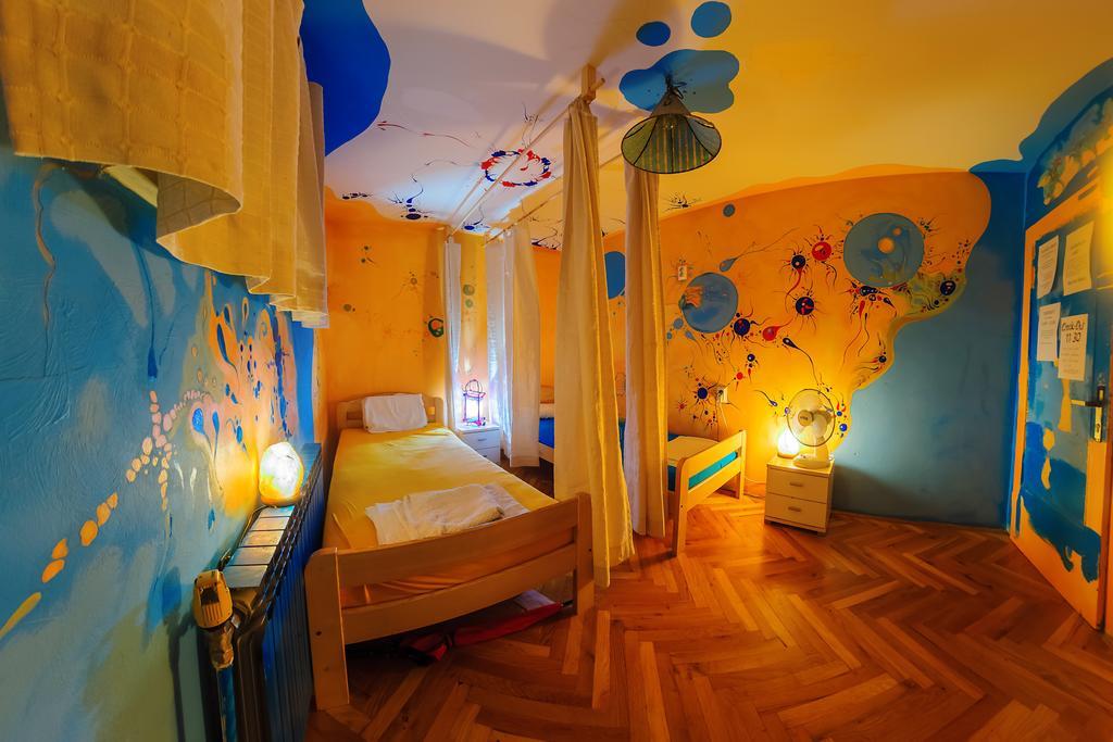 Hostel Mali Mrak Загреб Екстериор снимка