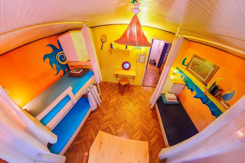 Hostel Mali Mrak Загреб Екстериор снимка