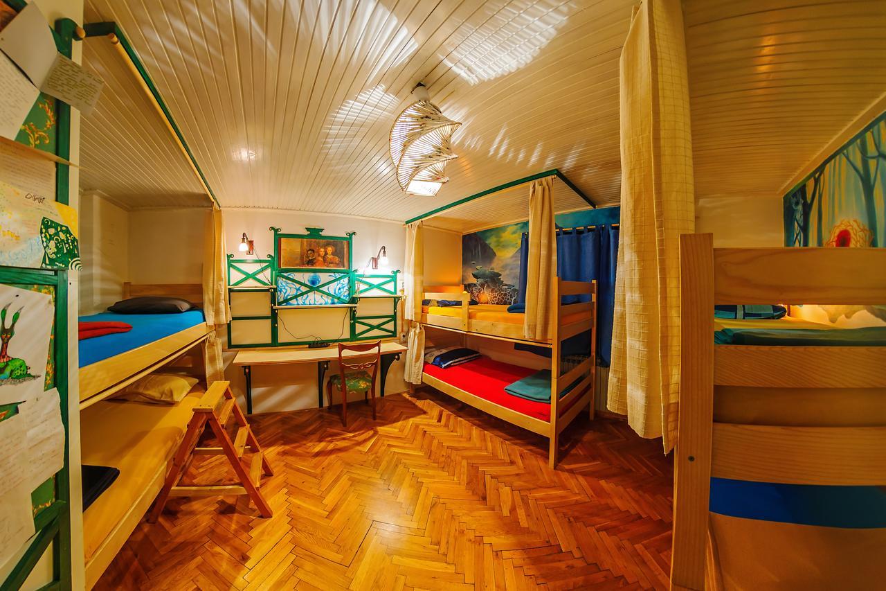 Hostel Mali Mrak Загреб Екстериор снимка